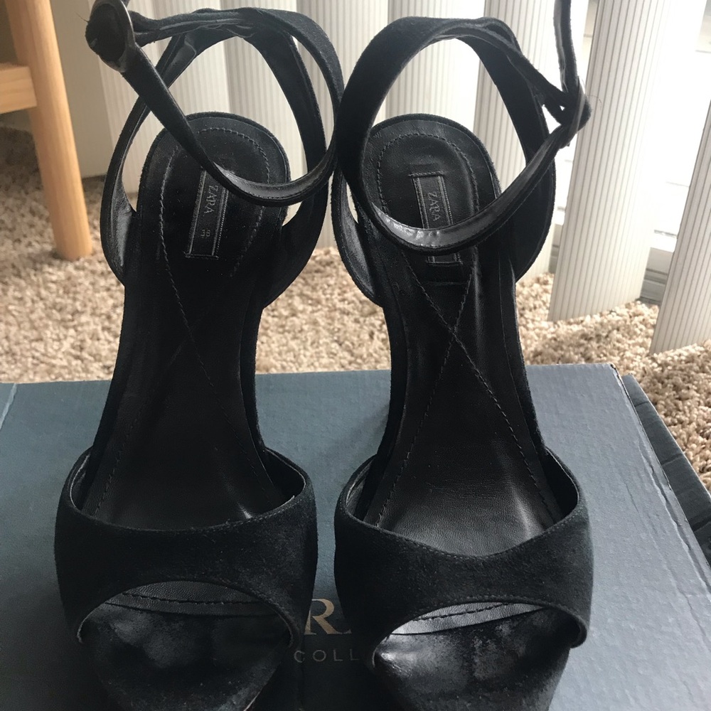 Zara Open toe black suede shoes